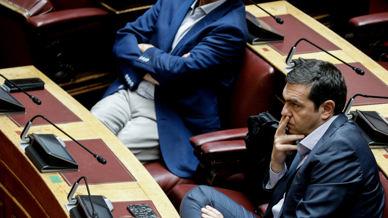 Τσίπρας: «Προβοκατόρικη, βλακώδης και αχρείαστη» η απαγόρευση συναθροίσεων