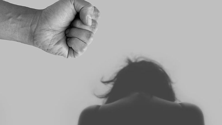 Αυξήθηκε η ενδοοικογενειακή βία το 2019 στη Γαλλία