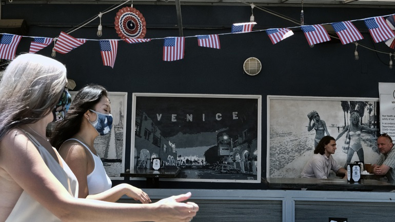 Covid-19: Επιστρέφουν τα περιοριστικά μέτρα στις ΗΠΑ