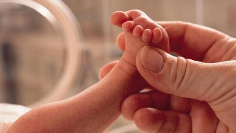 Κέρκυρα: Γυναίκα θετική στον κορωνοϊό γέννησε με καισαρική ένα υγιέστατο κοριτσάκι