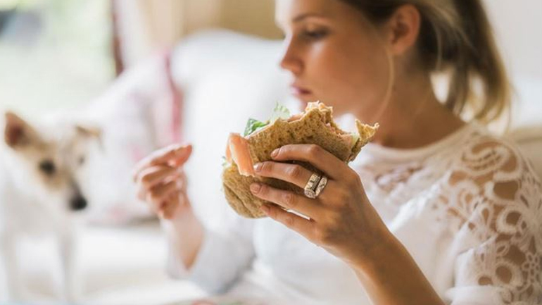 3 φυσικά αντικαταθλιπτικά που έχουμε στην κουζίνα μας