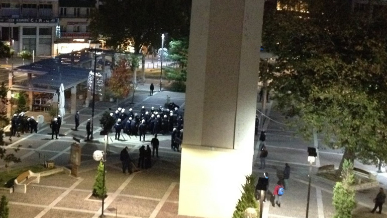 Πολυτεχνείο: Επεισόδια στην κεντρική πλατεία της Ξάνθης και προσαγωγές