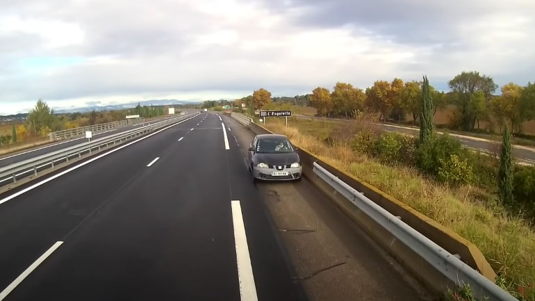 Όχημα ταξιδεύει στο αντίθετο ρεύμα