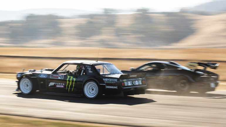 McLaren Senna εναντίον Ford Mustang Hoonicorn