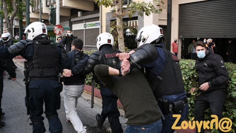 Αφέθηκαν ελεύθεροι οι 7 προσαχθέντες μέλη του ΚΚΕ μετά από έντονη διαμαρτυρία της ηγεσίας του κόμματος