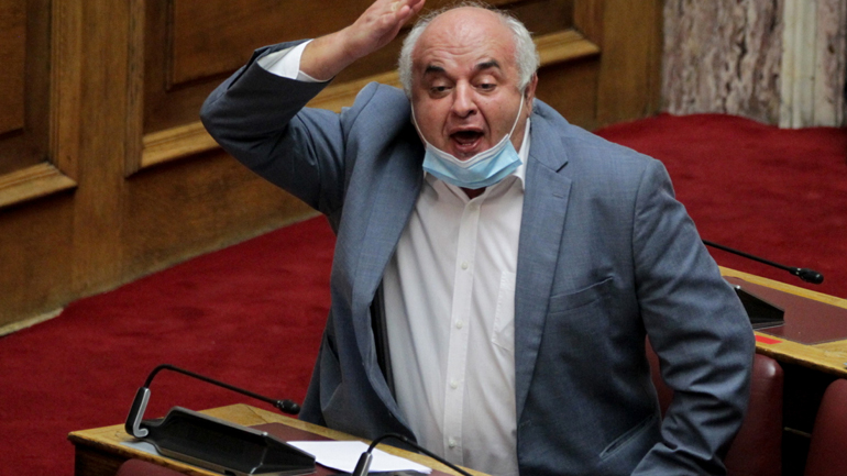 Έξαλλος ο βουλευτής Καραθανασόπουλος του ΚΚΕ: «Η πολιτική μαλακία έχει τα όρια της»