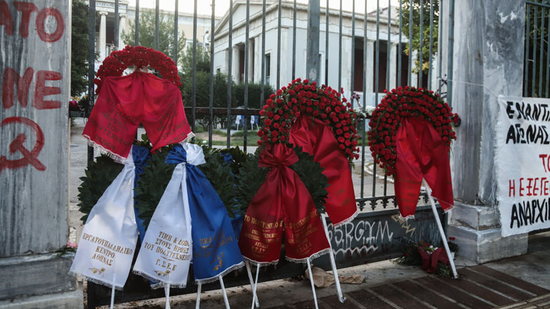Αντιπροσωπεία του ΚΙΝΑΛ κατέθεσε στεφάνι στο Πολυτεχνείο