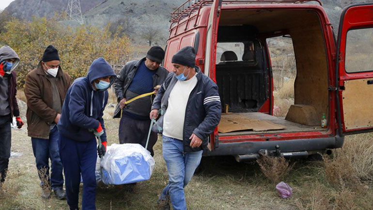 Μπακού και Γερεβάν αντάλλαξαν τις σορούς 200 φονευθέντων στις μάχες στο Ναγκόρνο Καραμπάχ