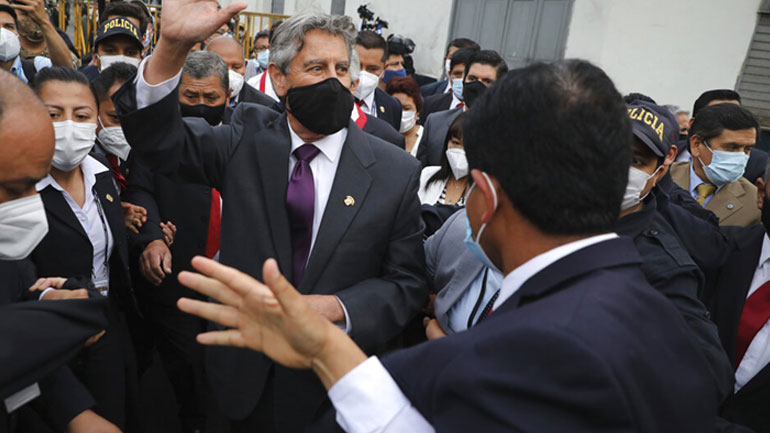 Νέο πρόεδρο απέκτησε το Περού έπειτα από μία εβδομάδα πολιτικού χάους