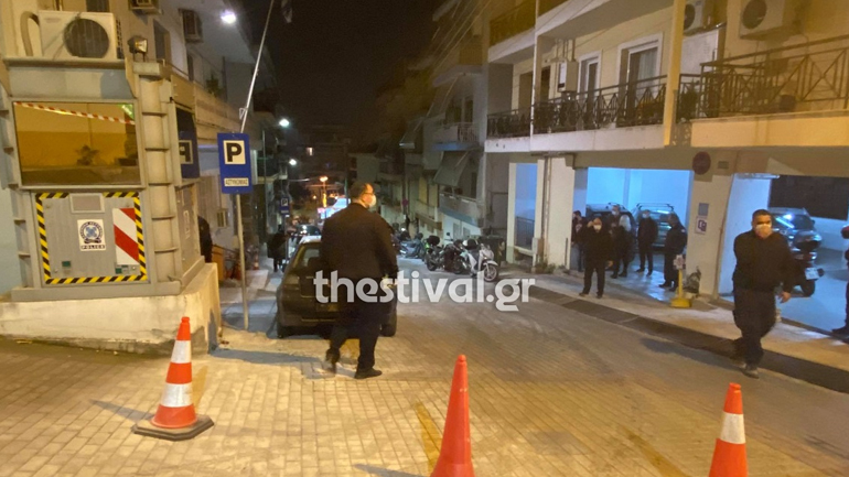 Θεσσαλονίκη: Bίντεο-ντοκουμέντο από την επίθεση με μολότοφ στο Α.Τ. Συκεών