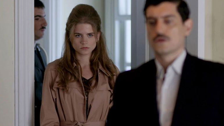 Άγριες Μέλισσες: Η συνάντηση του Κωνσταντή και της Δρόσως στο καμπαρέ της Τρούμπας