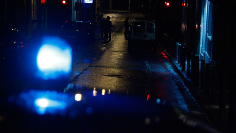 Συνελήφθη άνδρας που απειλούσε να αυτοκτονήσει στο κέντρο της Αθήνας