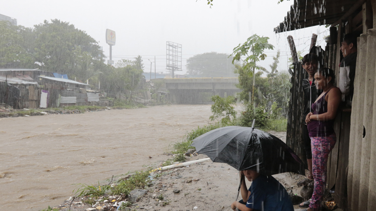 Ελ Σαλβαδόρ: Η τροπική καταιγίδα Γιώτα εξασθενεί – 14 νεκροί στην κεντρική Αμερική