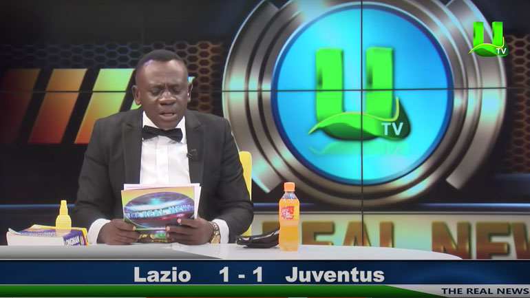 Γκάνα: Δημοσιογράφος δίνει τα αποτελέσματα ποδοσφαίρου 