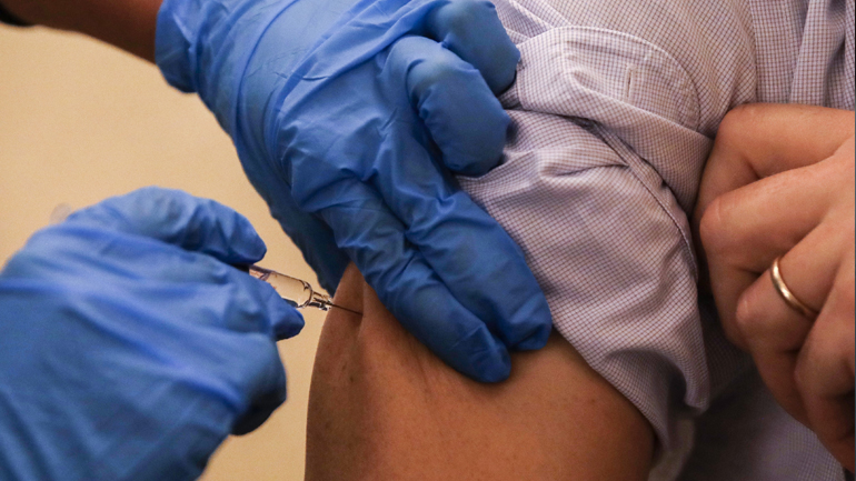 Πριν τα Χριστούγεννα τα αποτελέσματα από τις δοκιμές τελικού σταδίου του εμβολίου της Οξφόρδης