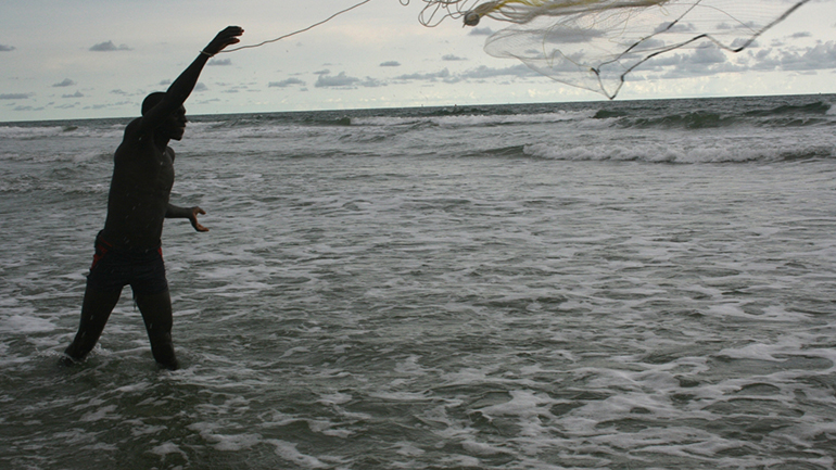 Σενεγάλη: Τουλάχιστον 500 αλιείς εμφάνισαν μια «μυστηριώδη» δερματοπάθεια που συνδέεται με λοιμώδη νόσο