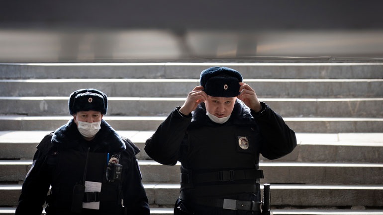 Ρωσία: Άνδρας σκότωσε συμπολίτη του επειδή του ζήτησε να φορέσει μέσα στο λεωφορείο μάσκα