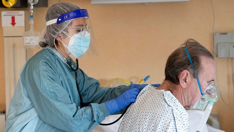 Η επαναμόλυνση με Covid-19 δεν είναι πιθανή για τουλάχιστον έξι μήνες, σύμφωνα με βρετανική μελέτη