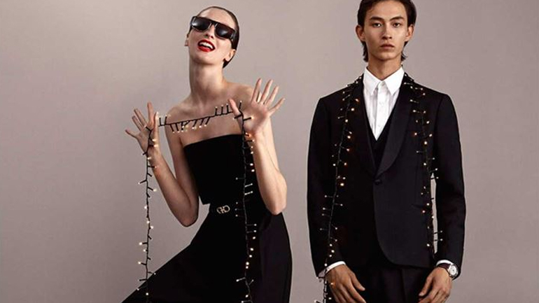 Unwrapping Joy: Η χριστουγεννιάτικη συλλογή του οίκου Ferragamo