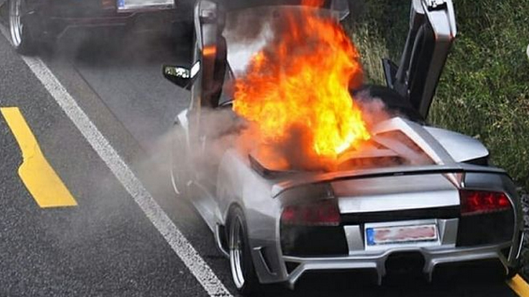 Στάχτη έγινε μια υπέροχη Lamborghini Murcielago