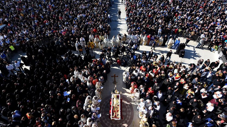 Η κηδεία που έγινε «εστία Covid-19» και στοίχισε τη ζωή στον Πατριάρχη Σερβίας Ειρηναίο