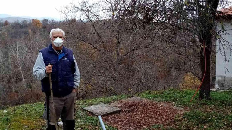 Καραντίνα με μάσκες κι αποστάσεις σε ένα χωριό μόλις εννιά κατοίκων στη Δράμα