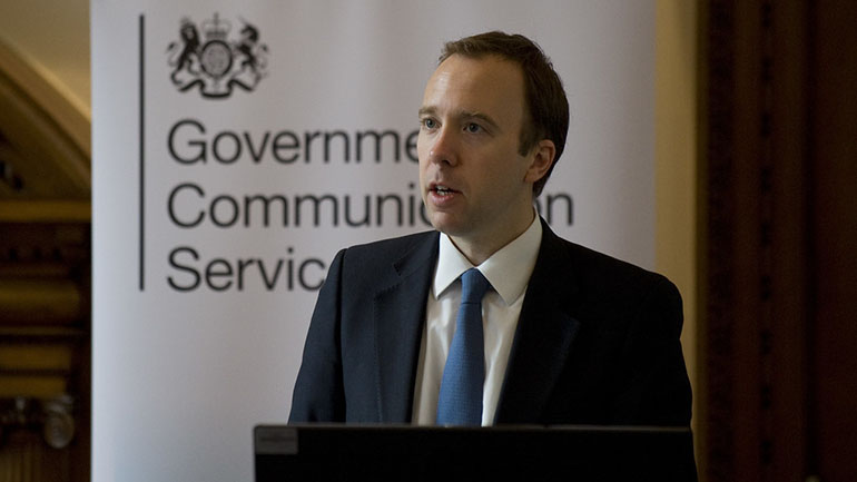 Υπ. Υγείας Βρετανίας: Μπορεί να χαλαρώσουν οι περιορισμοί τα Χριστούγεννα καθώς αρχίζουν να μειώνονται τα κρούσματα