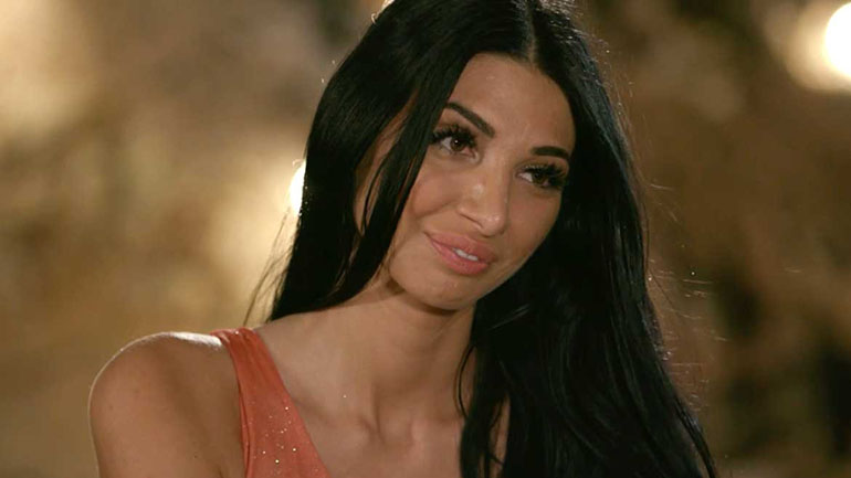 The Bachelor: Έξαλλη με την Αντζελίνα η Σία – Το σχόλιο για τις πλαστικές επεμβάσεις