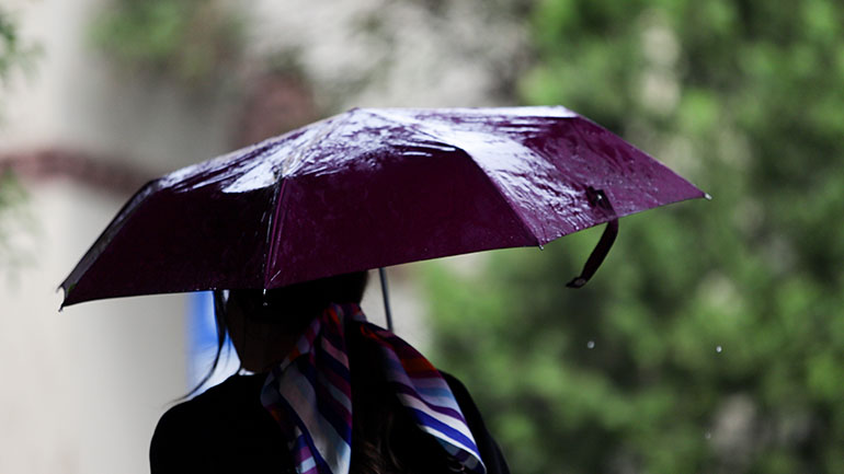 Βροχές και καταιγίδες στην Κρήτη και τα Δωδεκάνησα – Θυελλώδεις οι βόρειοι άνεμοι στο Αιγαίο