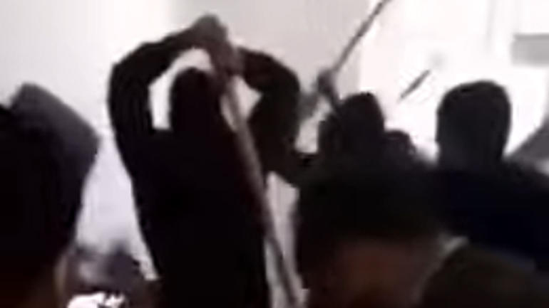 Βίντεο – σοκ από την αιματηρή συμπλοκή σε διαμέρισμα στα Καμίνια