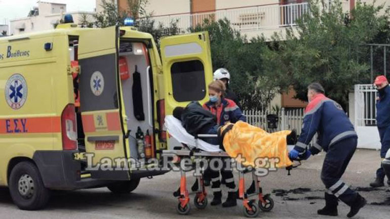 Λαμία: Αυτοκίνητο άρπαξε φωτιά – Λιποθύμησε ο οδηγός