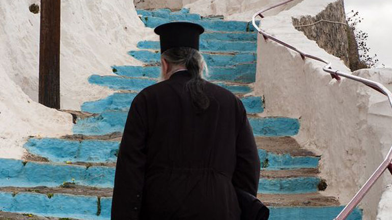 Νάουσα: 50χρονος ιερέας πέθανε από κορωνοϊό