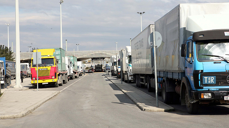 Θράκη: Με αμείωτο ρυθμό δρουν οι διακινητές – Επιστρατεύουν νταλίκες