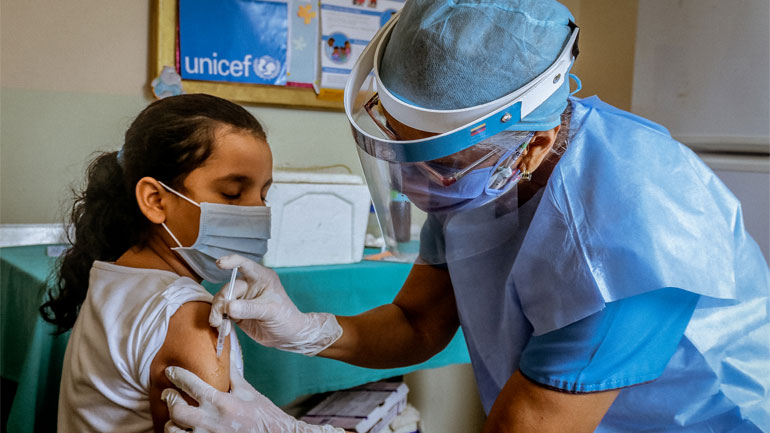 Η UNICEF ετοιμάζεται να διανείμει σχεδόν 2 δισεκατομμύρια δόσεις εμβολίων για τον κορωνοϊό
