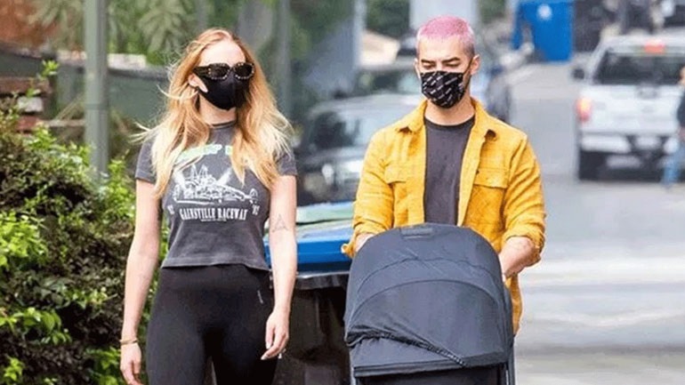 H Sophie Turner έκανε τατουάζ αφιερωμένο στην κόρη της