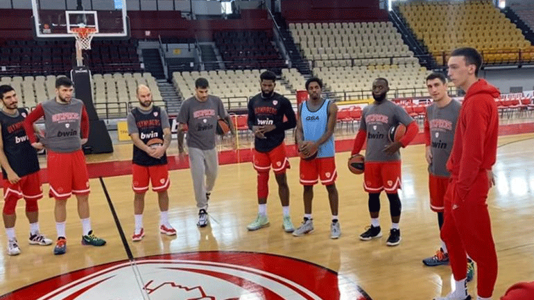 Μπάσκετ: Ευχαρίστησε και αποχαιρέτησε τους συμπαίκτες του στον Ολυμπιακό ο Ποκουσέφσκι