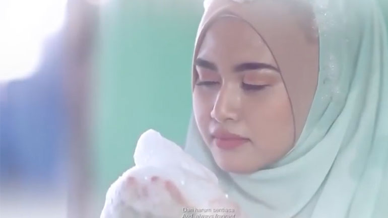 Διαφήμιση γυναικείου σαμπουάν 