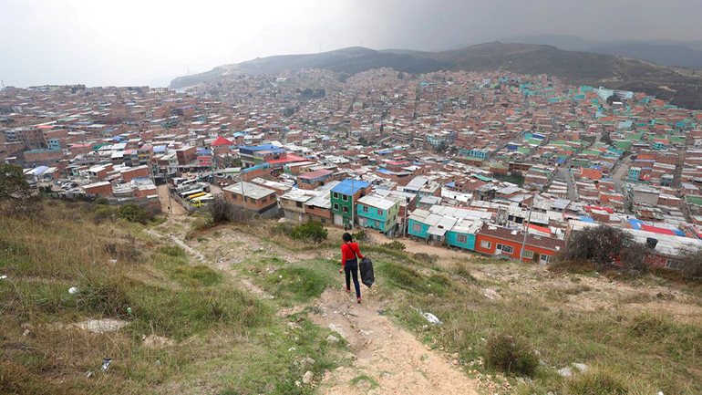 «Καλπάζει» η επιδημία στην Κολομβία: 1.248.000 τα κρούσματα και 35.297 οι  νεκροί