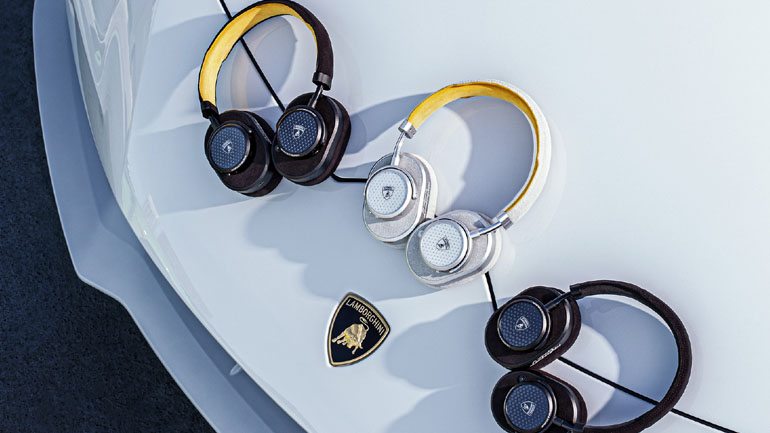 Η Lamborghini έβγαλε στην αγορά και ακουστικά