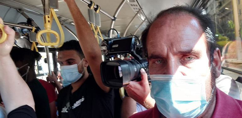 Ο Βαγγέλης Γκούμας δεν κάνει απλά ρεπορτάζ αλλά αυτό της πρώτης γραμμής!