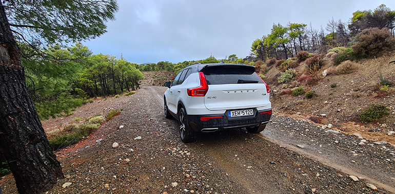 Θα έρθει η ώρα που θα πάρουμε και πάλι τα βουνά (στη φωτό το Volvo XC40 T5 Plug in Hybrid)