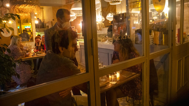 Κορωνοϊός: Τα μπαρ και τα εστιατόρια της Βαρκελώνης ανοίγουν και πάλι μετά από πέντε εβδομάδες