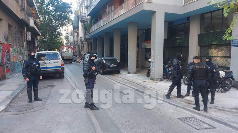 Επιχείρηση της ΕΛ.ΑΣ. σε κτήριο στα Εξάρχεια