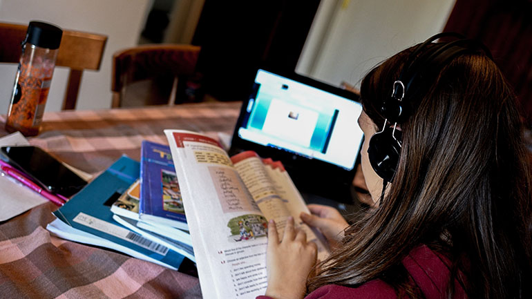 Τη διανομή τάμπλετ σε μαθητές που έχουν ανάγκη ξεκίνησε ο Δήμος Βόλου