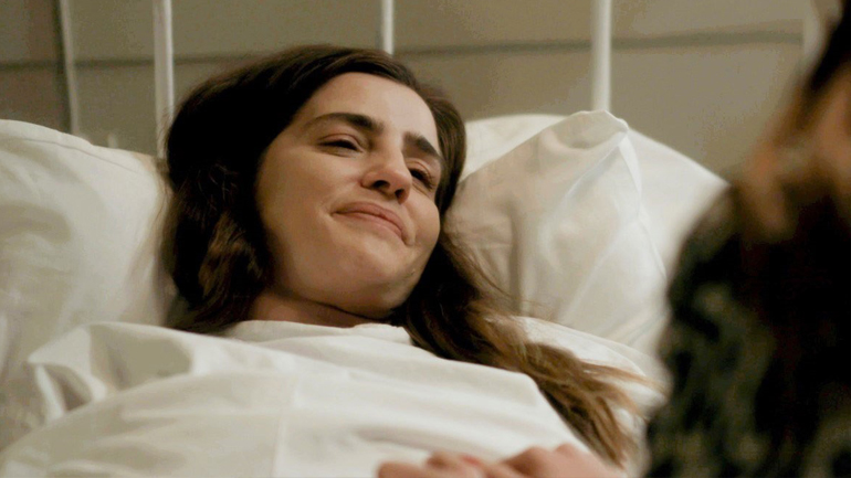 Άγριες Μέλισσες: Η Ελένη μαθαίνει ένα αναπάντεχο νέο που θ’ αλλάξει τη ζωή της