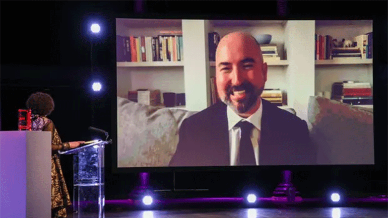 Σχεδιαστής μόδας κέρδισε το εφετινό λογοτεχνικό βραβείο Booker