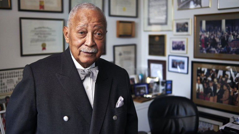 ΗΠΑ: Απεβίωσε σε ηλικία 93 ετών ο πρώτος Αφροαμερικανός δήμαρχος της Νέας Υόρκης