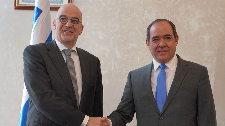 Τηλεφωνική επικοινωνία Δένδια με τον Αλγερινό ομόλογό του