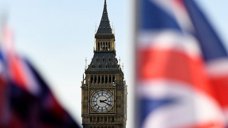 Η Αγγλία θα μειώσει την καραντίνα για όσους φτάνουν στη χώρα και είναι αρνητικοί στον κορωνοϊό