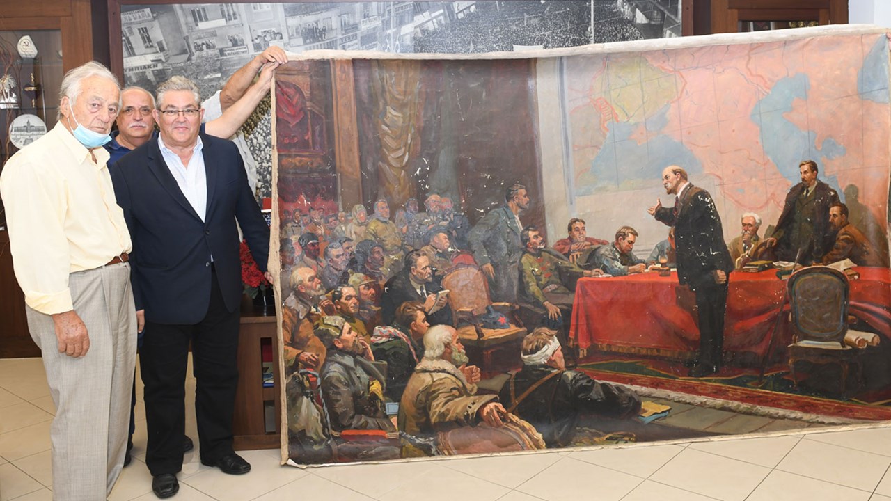 Δωρεά ενός πίνακα από την ιδιωτική συλλογή του καθηγητή, για το αρχείο του ΚΚΕ